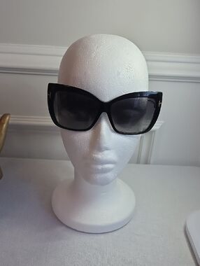 Tom Ford Black Cat-Eye Sunglasses with Gradient Smoke Lenses